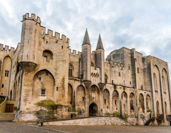 Festival d'Avignon 2024, découvrez les atouts de la ville avec GoodPlaceto.Live